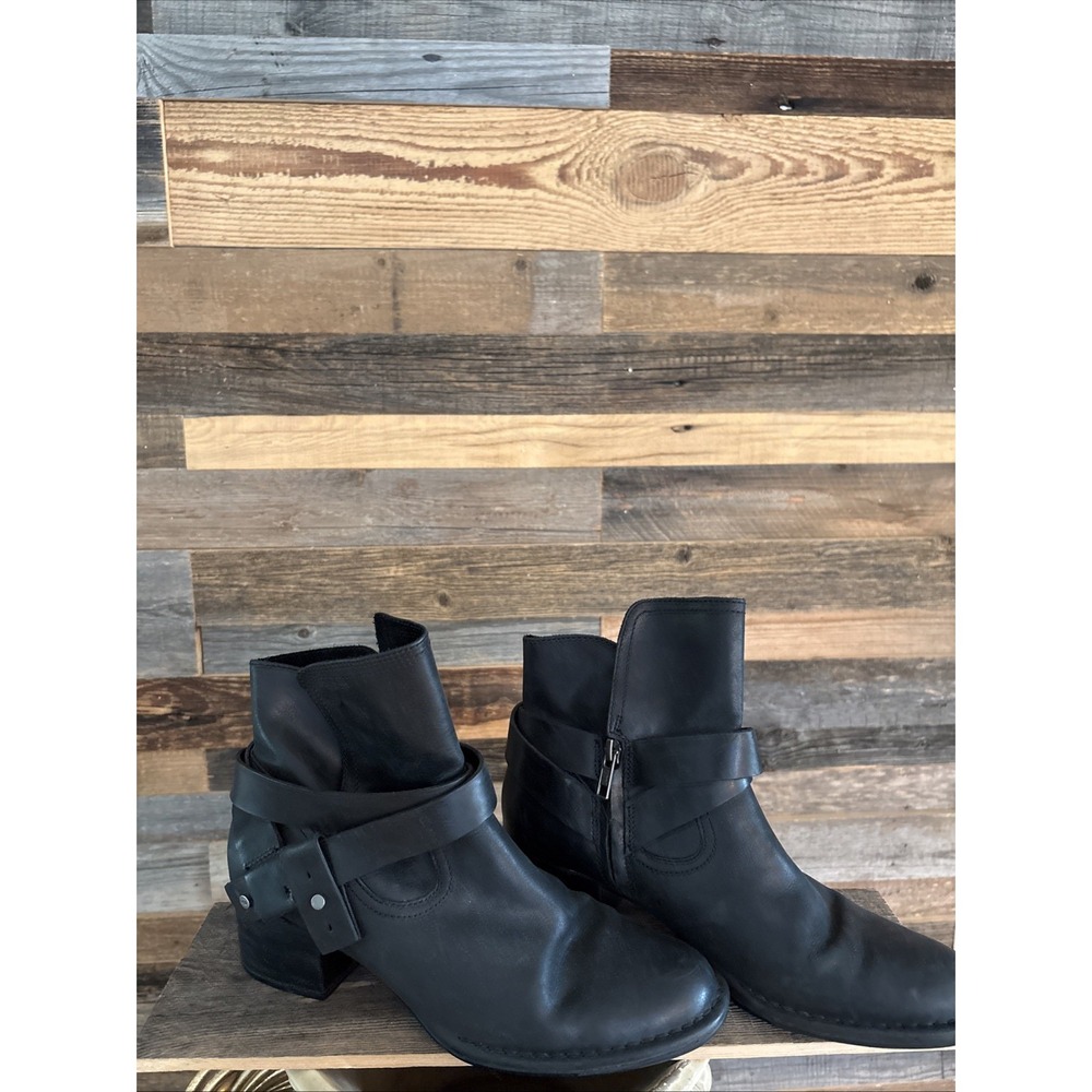 UGG Elysian Leather Black Ankle Heel Boots Booties US 8 Women Boho Western MINT